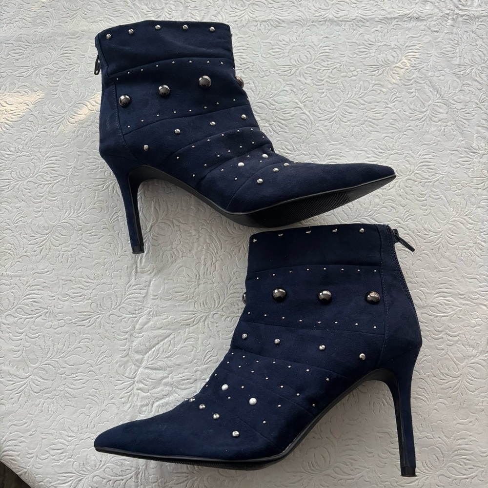 ❤️2/$15 or 3/$21❤️Metaphor Navy Blue Studded Ankle Boots, Size 8 - Picture 2 of 14
